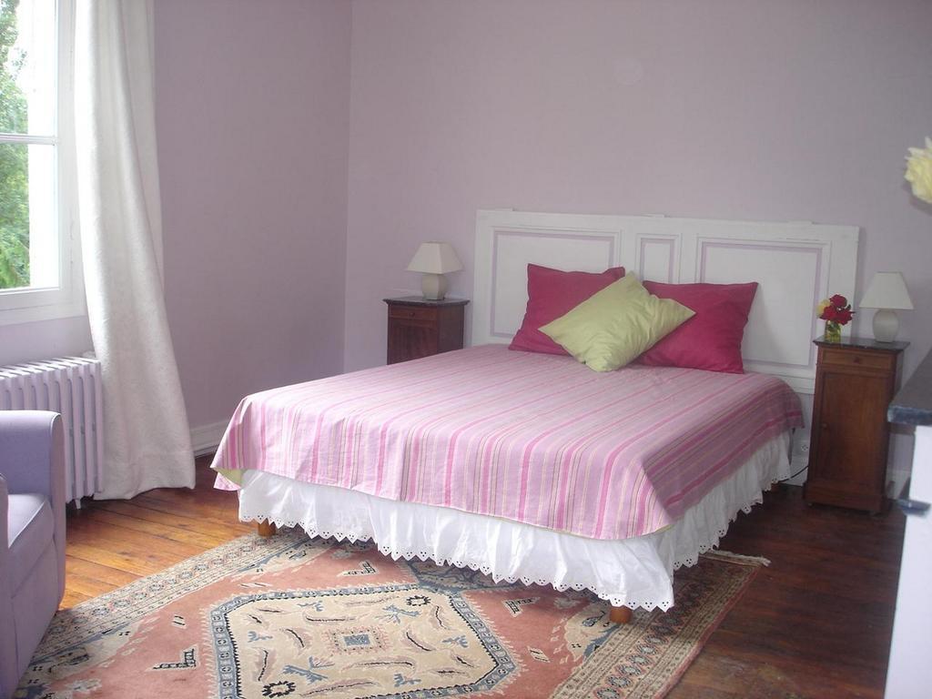 Bed and Breakfast Les Longchamps Neuillé Exteriér fotografie
