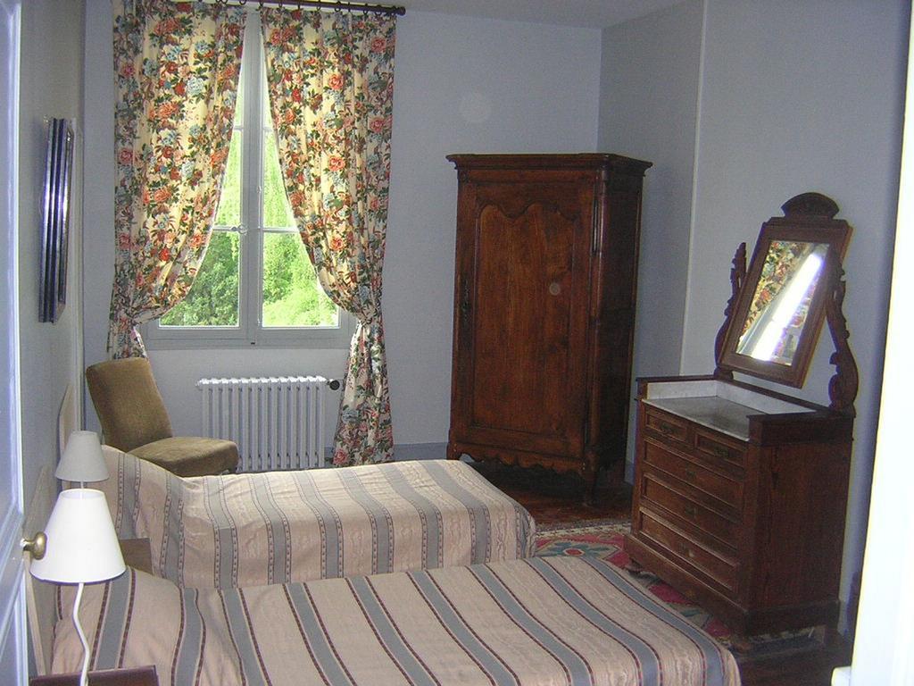 Bed and Breakfast Les Longchamps Neuillé Exteriér fotografie